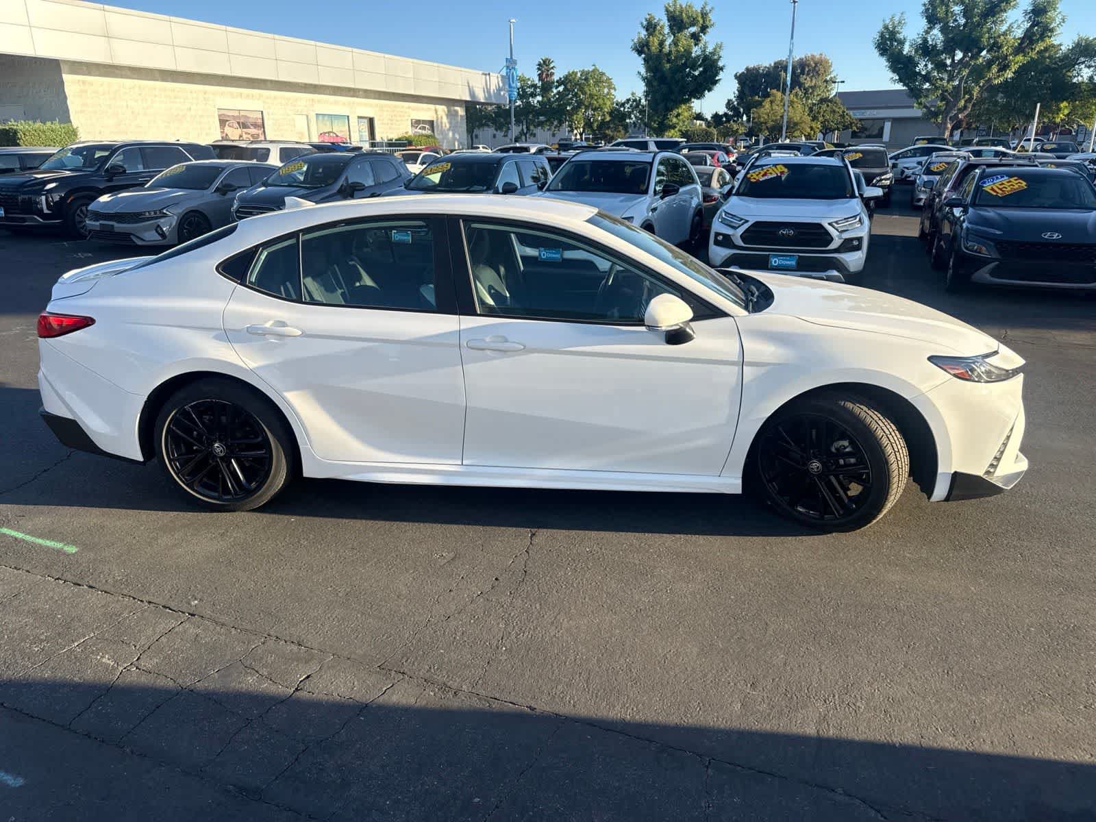 Used 2025 Toyota Camry SE FWD image 4