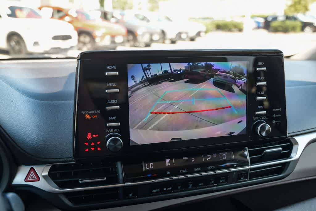 Used 2023 Toyota Sienna XLE FWD image 22