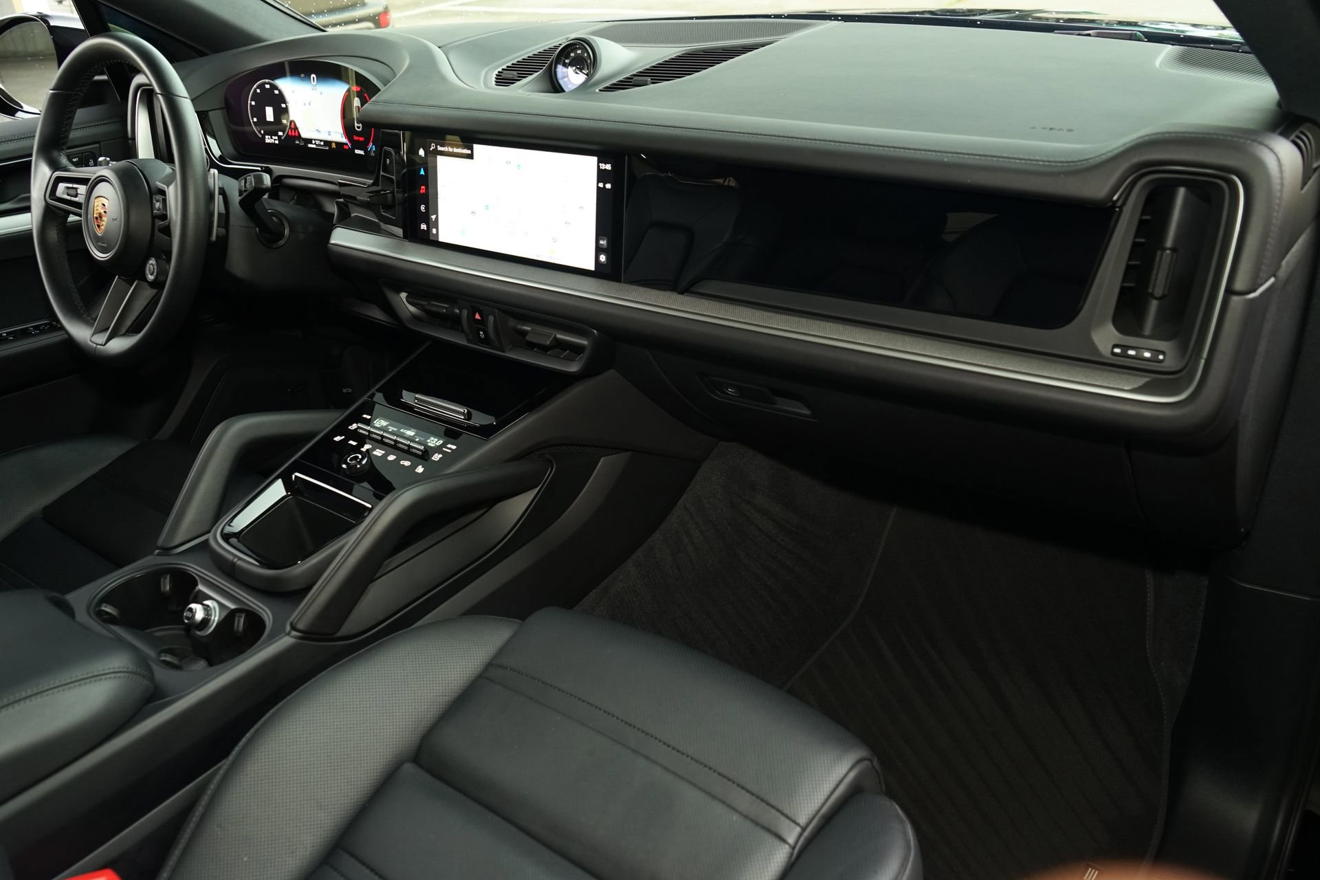 Used 2024 Porsche Cayenne S image 11