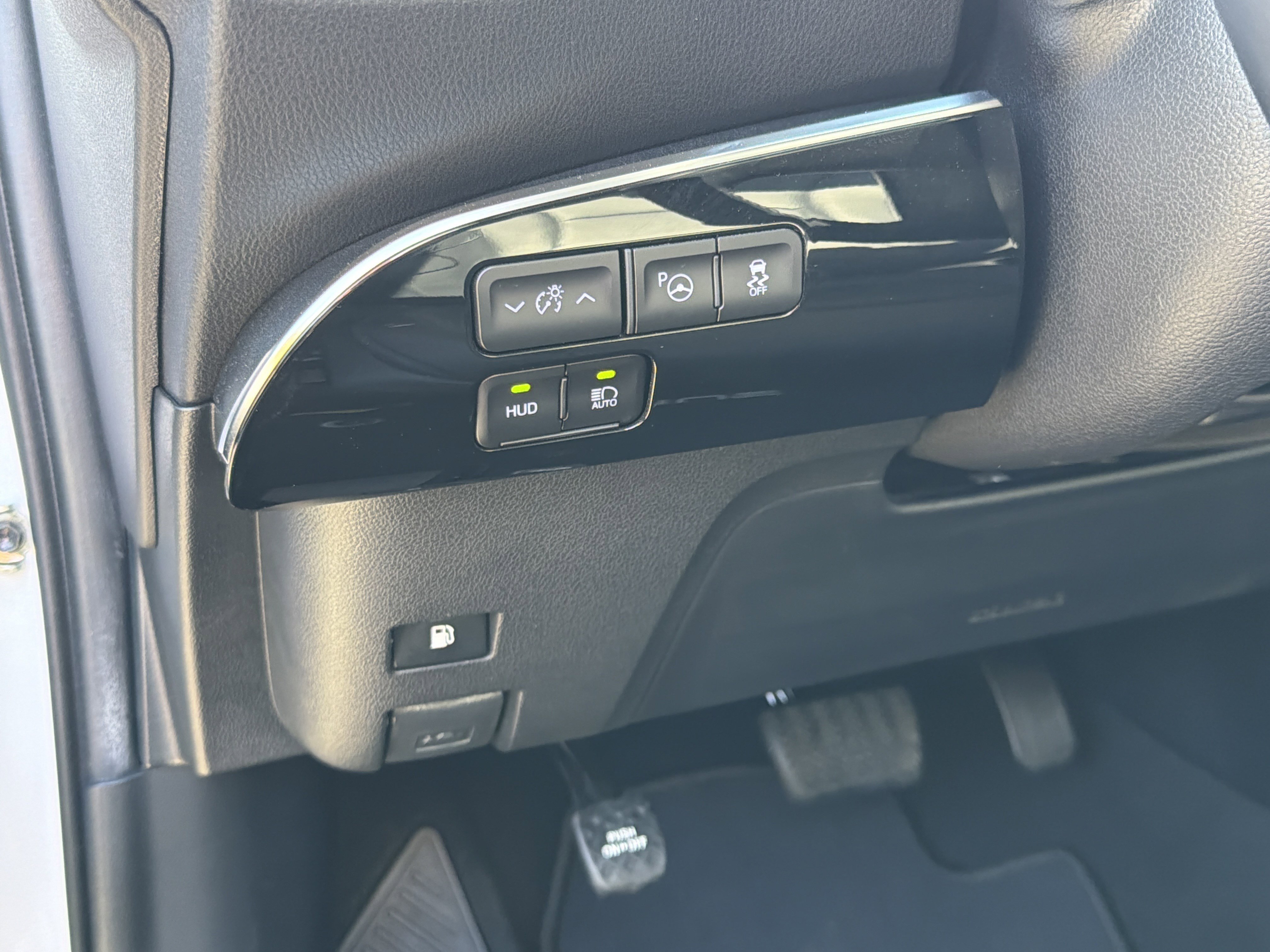 Certified 2022 Toyota Prius Limited image 13