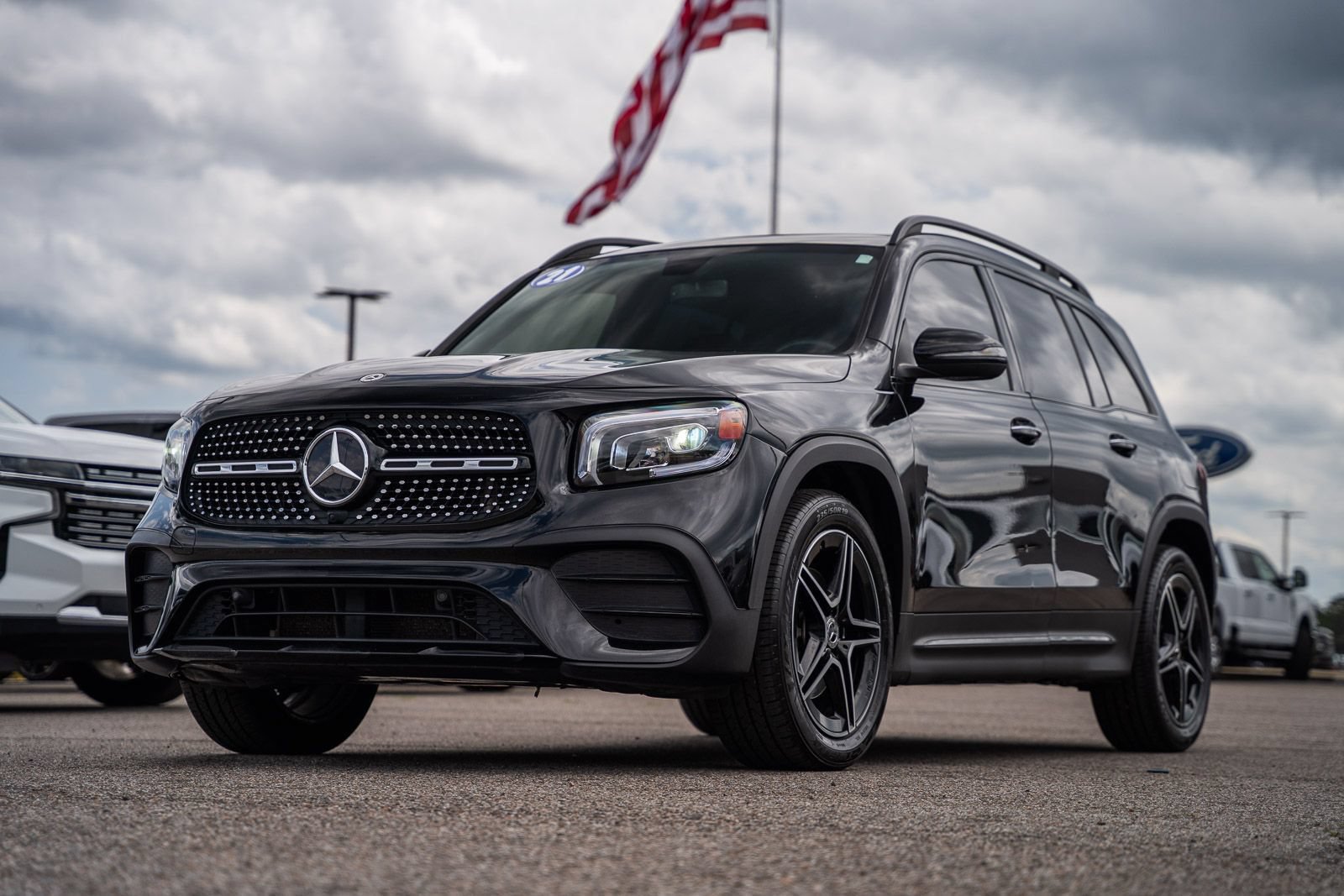Used 2021 Mercedes-Benz GLB 250 4MATIC w/ AMG Line image 3