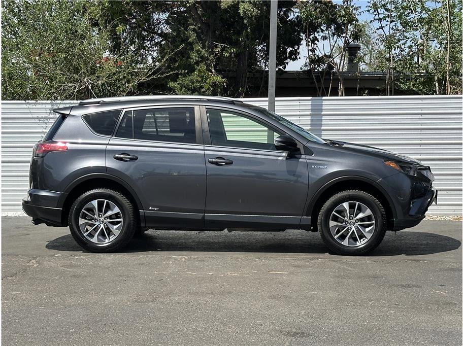 Used 2017 Toyota RAV4 XLE w/ Convenience Package AWD/4WD image 9