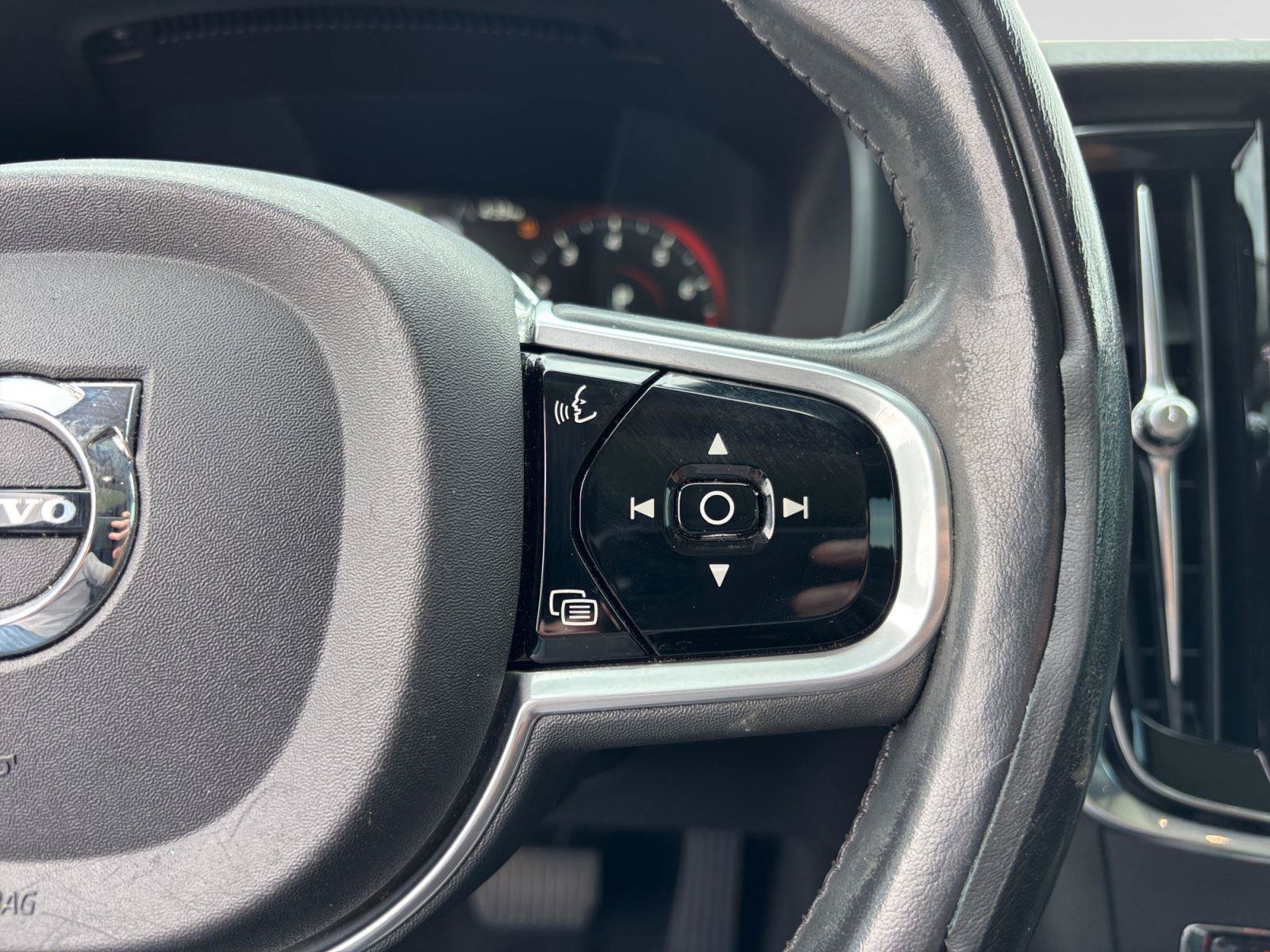 Used 2018 Volvo S90 T5 Momentum w/ Convenience Package FWD image 27