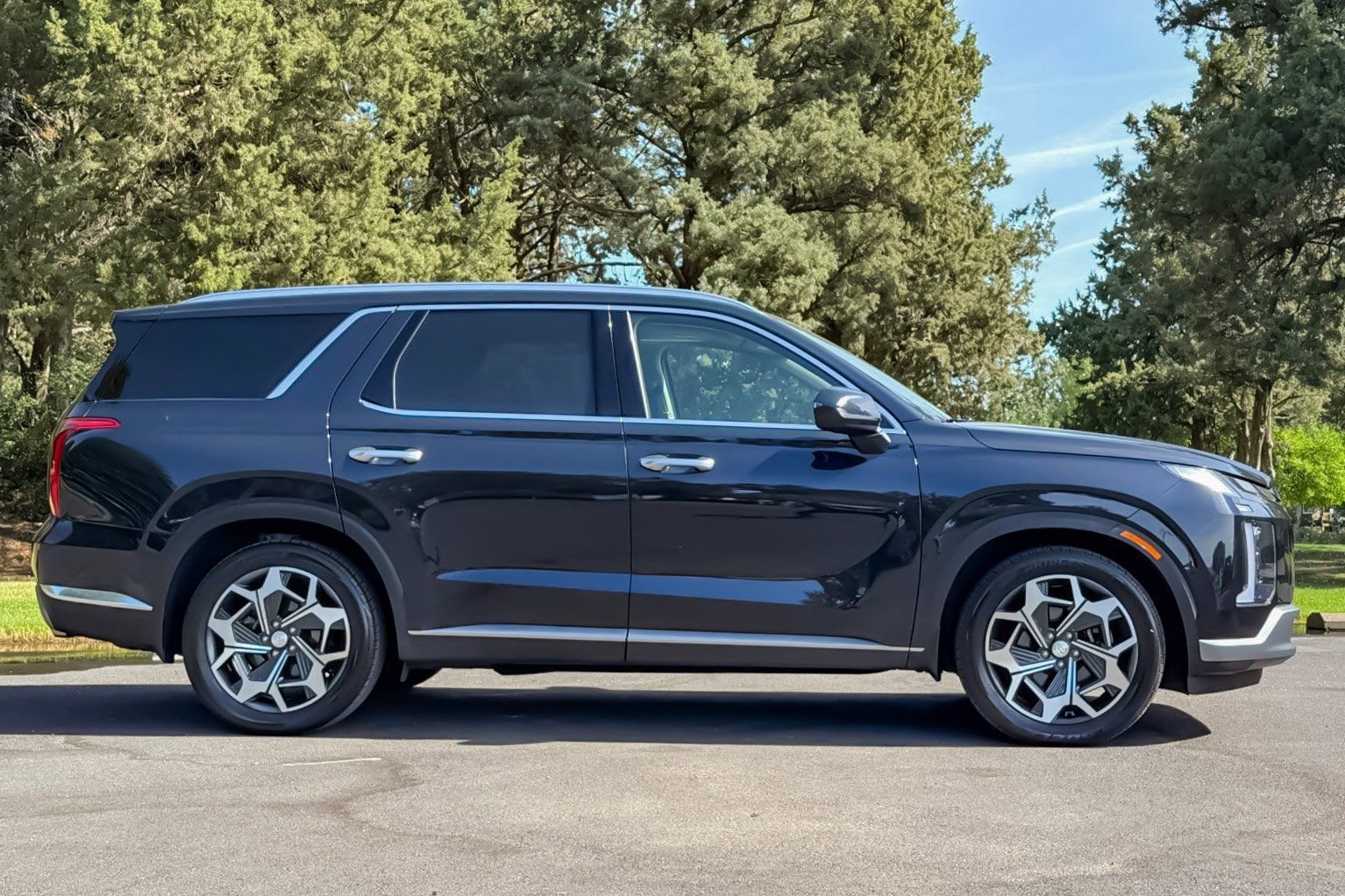 Used 2023 Hyundai Palisade Limited AWD/4WD image 3