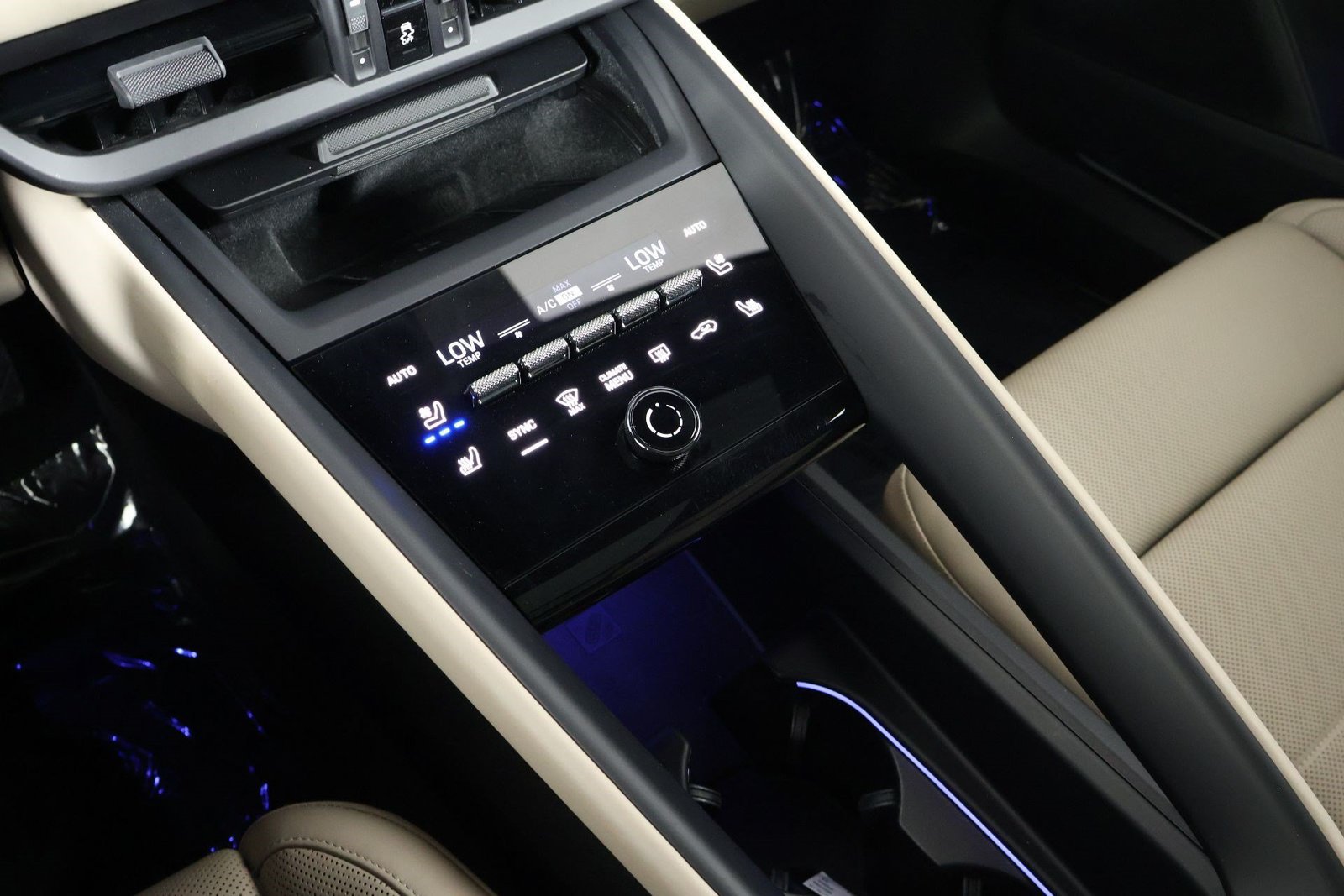 Certified 2024 Porsche Macan 4 Electric AWD/4WD image 18