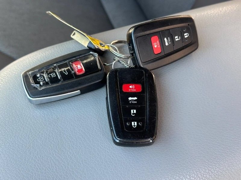 Used 2019 Toyota Camry LE w/ Convenience Package FWD image 27