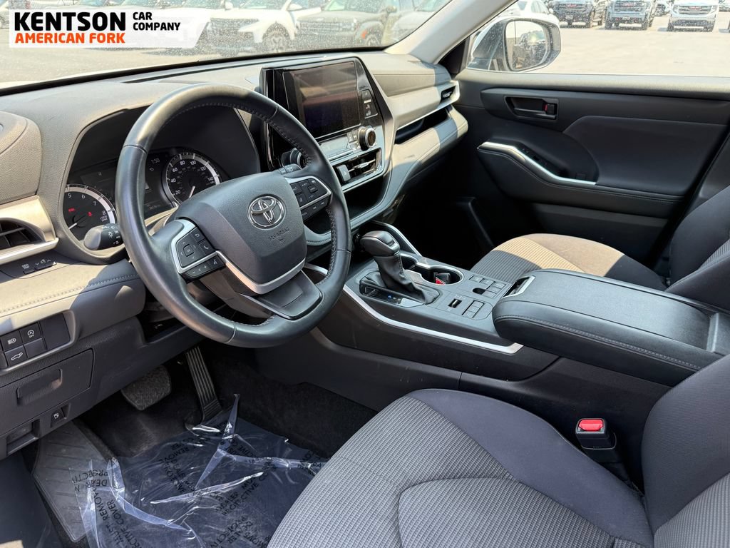 Used 2025 Toyota Highlander LE AWD/4WD image 27