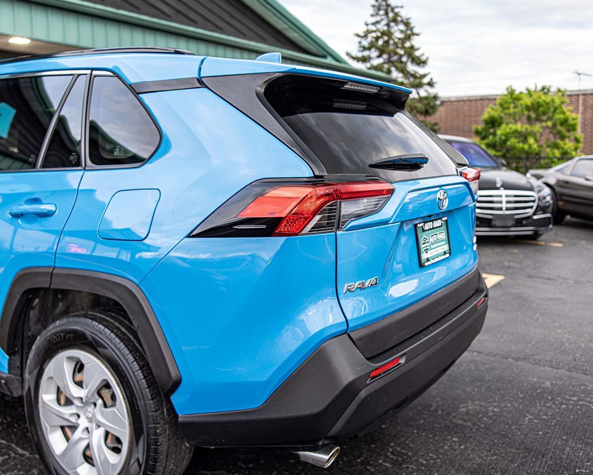 Used 2019 Toyota RAV4 LE w/ All Weather Liner Package AWD/4WD image 13