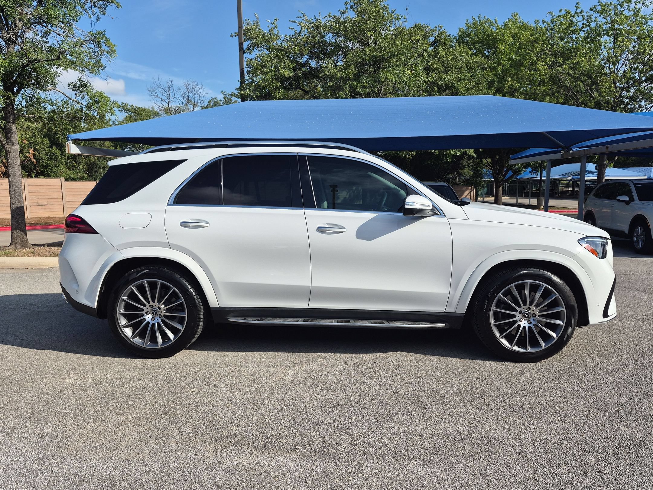 Used 2025 Mercedes-Benz GLE 350 4MATIC image 2