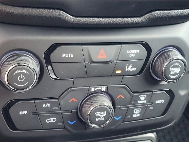 Used 2023 Jeep Renegade Latitude w/ Premium Group image 32