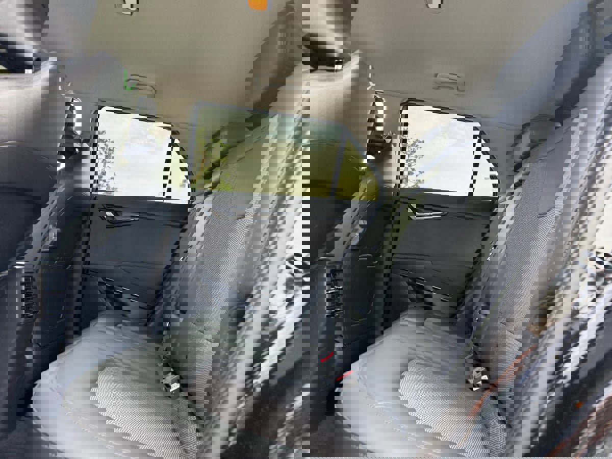 Used 2023 Kia Niro EX image 17