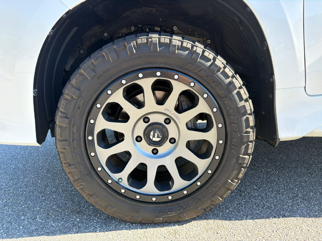 Used 2017 Lexus LX 570 4WD w/ Luxury Package image 11