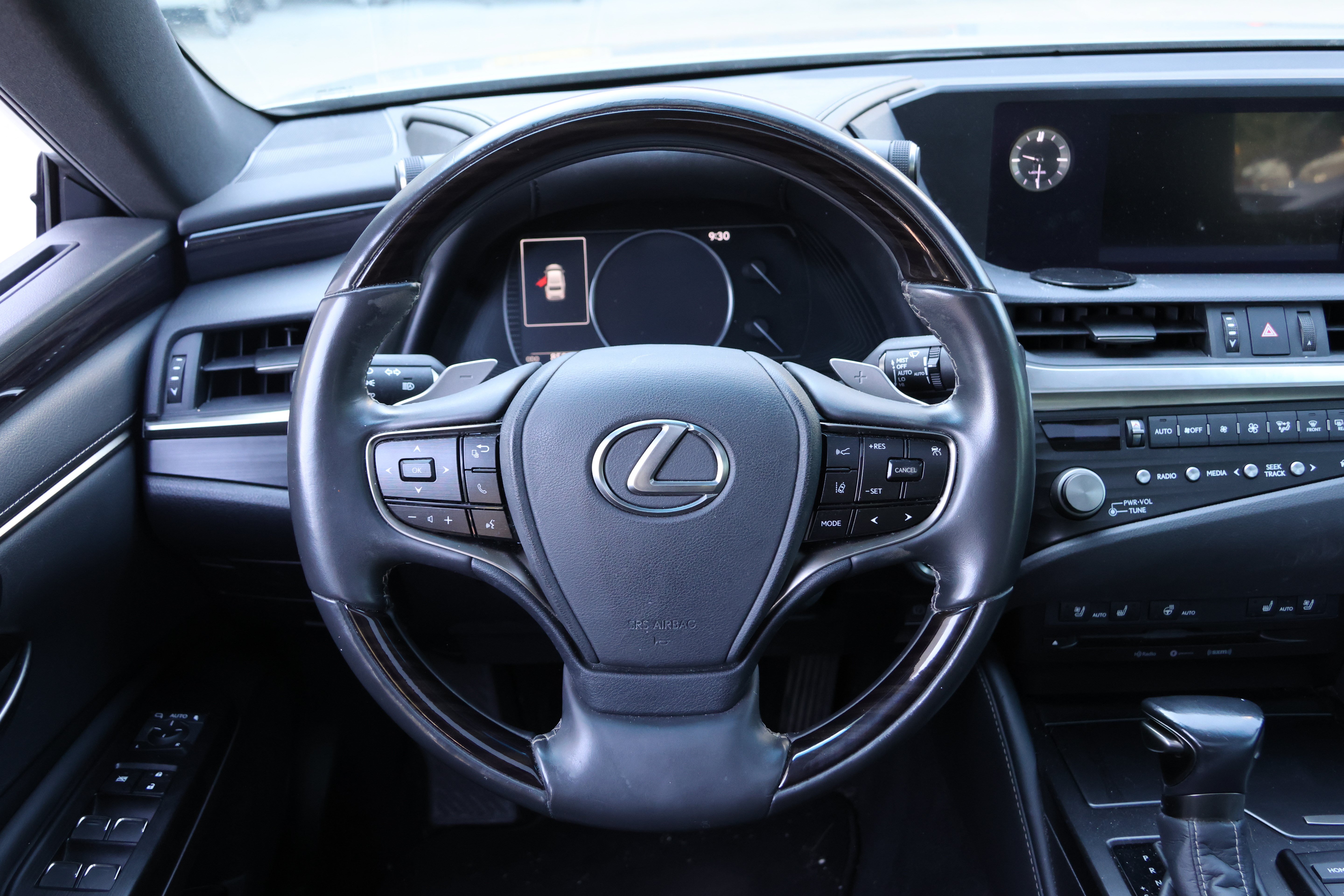 Used 2021 Lexus ES 300h w/ Premium Package FWD image 16