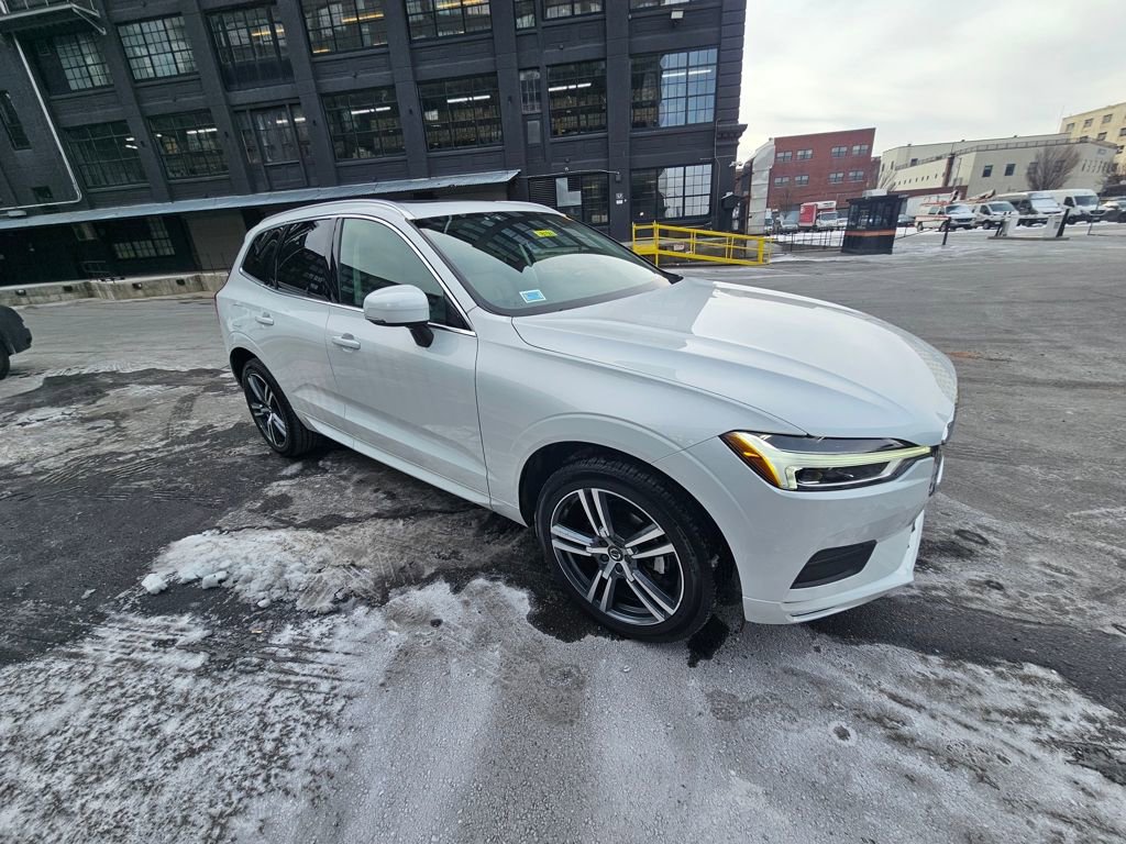 Used 2021 Volvo XC60 T5 Momentum image 5