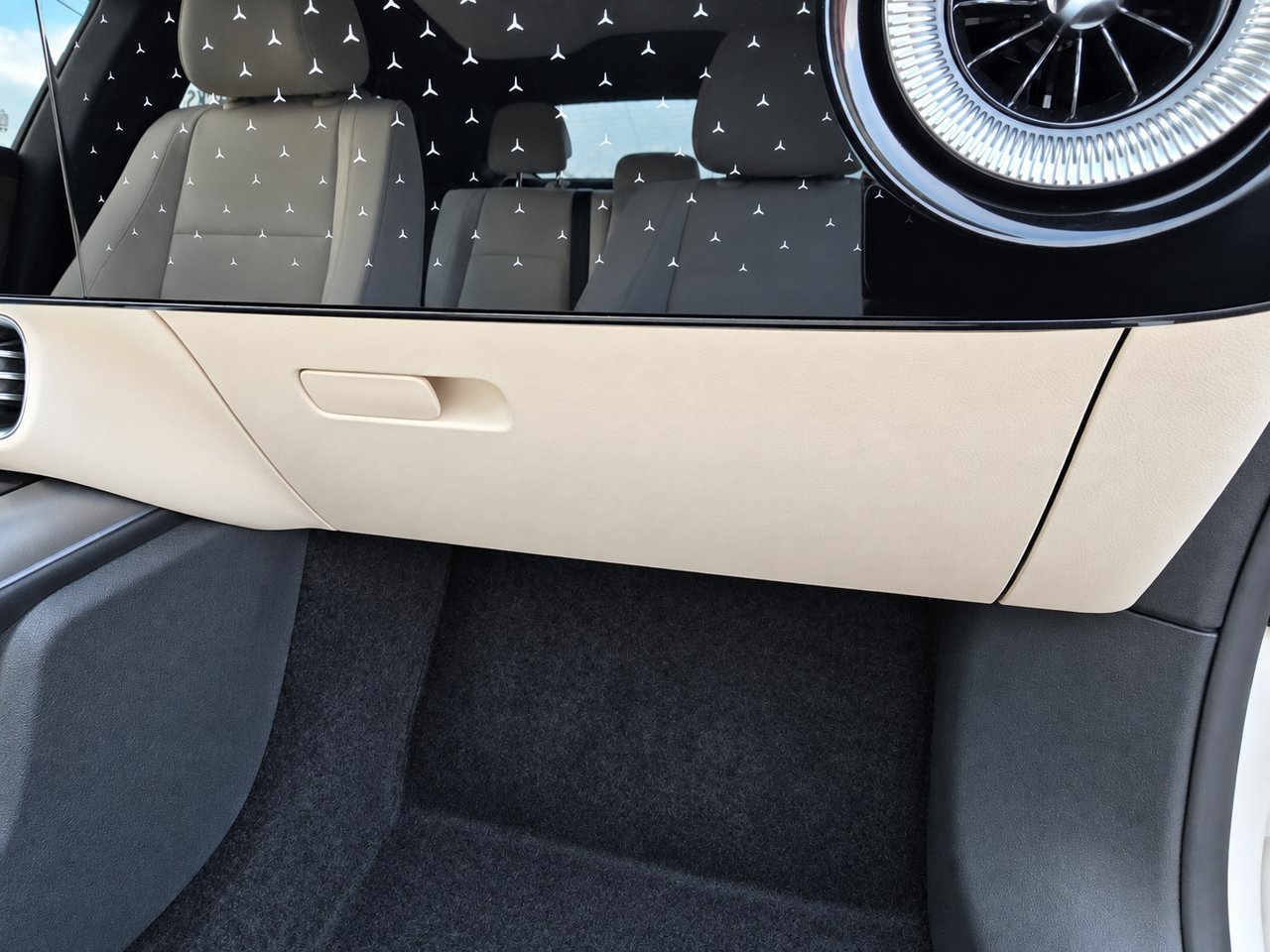 New 2027 Mercedes-Benz CLA 220 image 31
