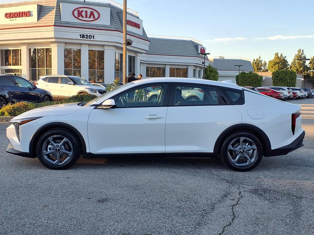 Used 2025 Kia K4 LXS image 2