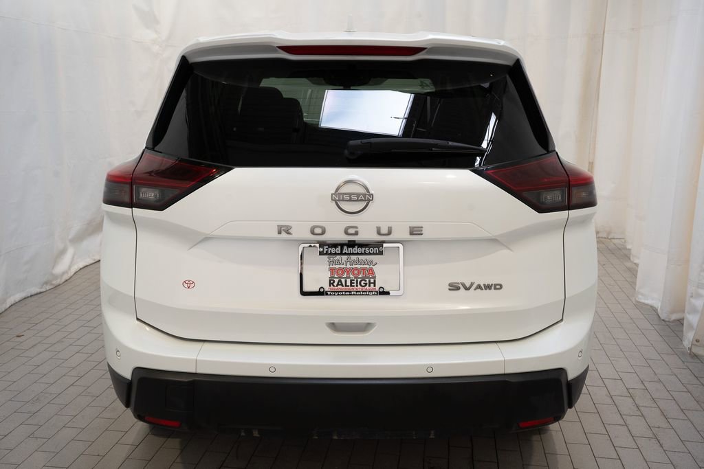 Used 2024 Nissan Rogue SV image 4