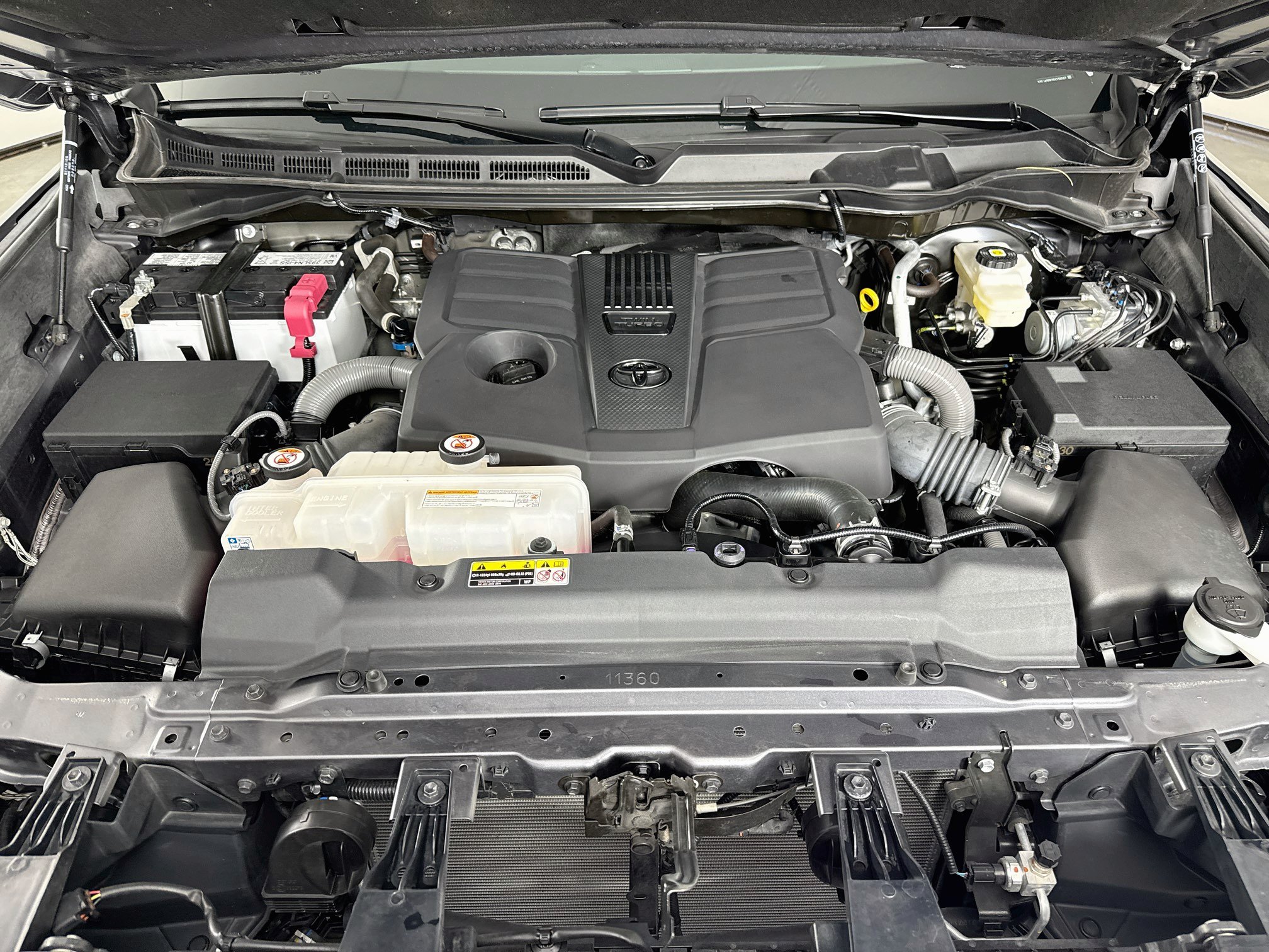 Used 2024 Toyota Tundra Limited AWD/4WD image 30