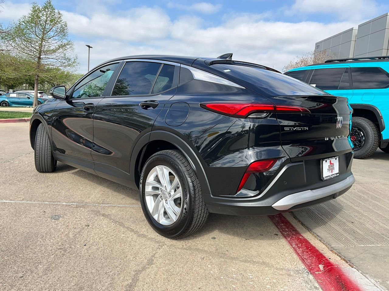 Used 2025 Buick Envista Preferred image 8