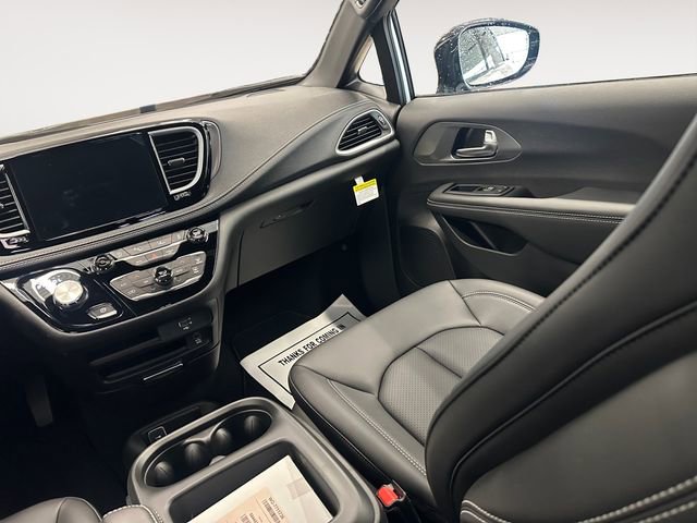 New 2026 Chrysler Pacifica Select image 11