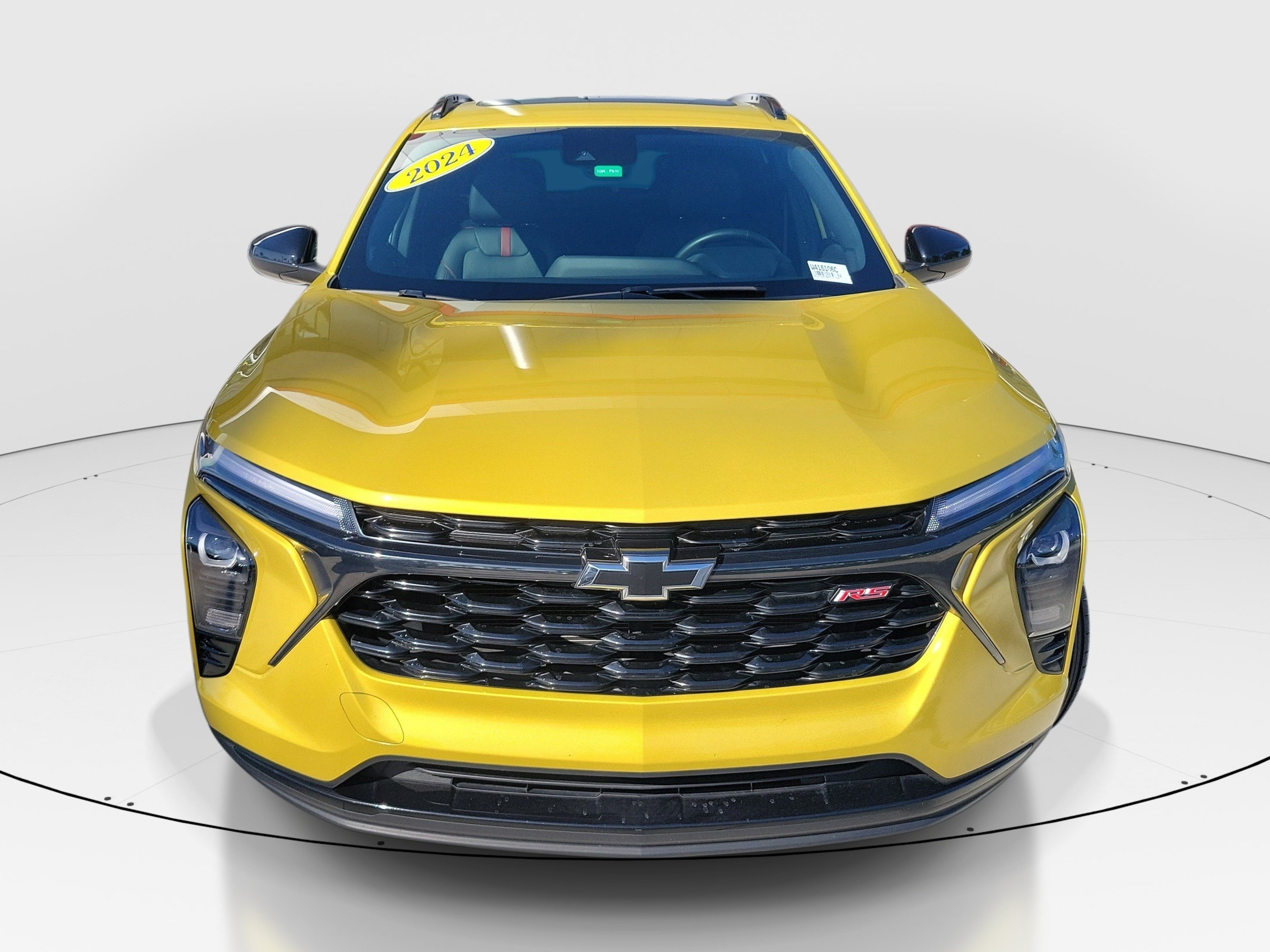 Used 2024 Chevrolet Trax RS w/ Sunroof Package FWD image 2