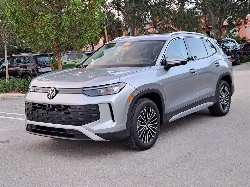 New 2026 Volkswagen Tiguan S w/ 18" Wheel Package image 3