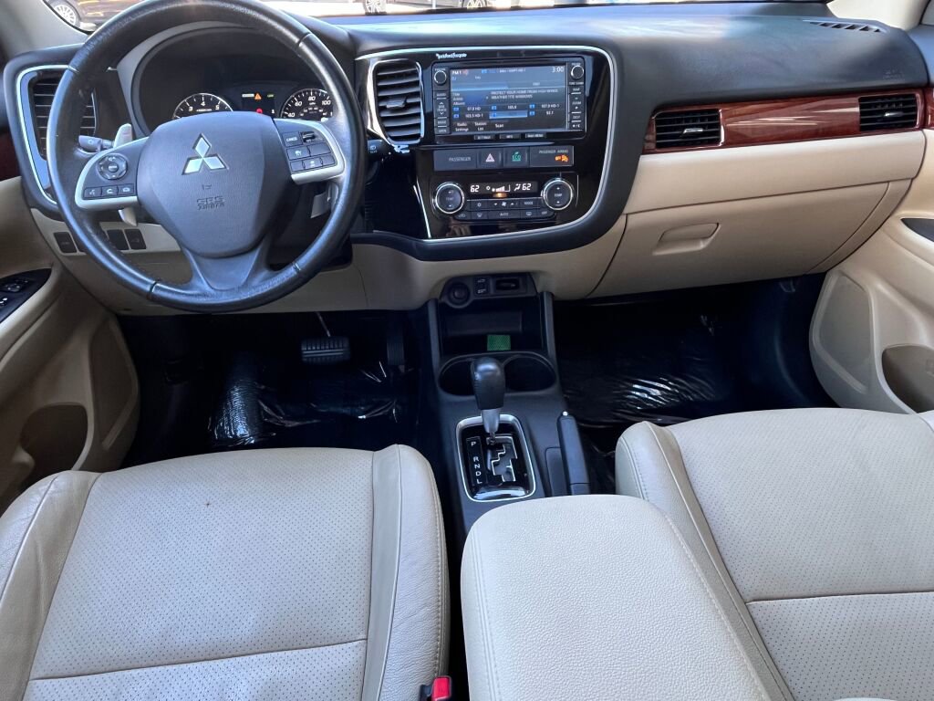 Used 2015 Mitsubishi Outlander GT image 24