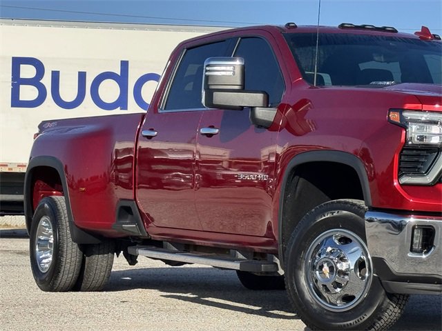 Used 2025 Chevrolet Silverado 3500 LTZ w/ LTZ Plus Package image 3
