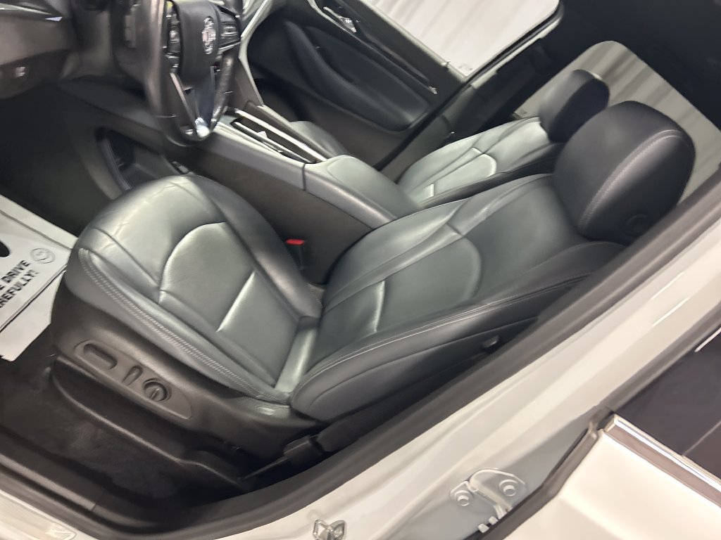 Used 2023 Buick Enclave Essence FWD image 12