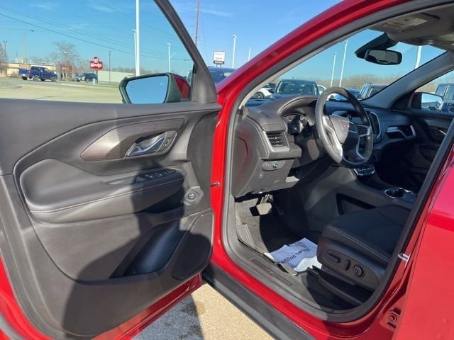 Used 2023 GMC Terrain SLE w/ Driver Convenience Package image 9