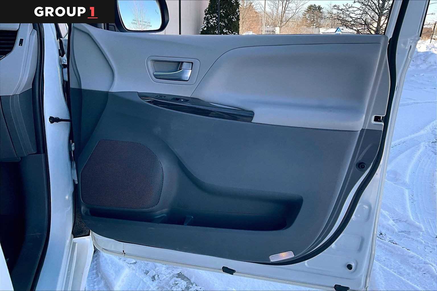 Certified 2020 Toyota Sienna XLE w/ XLE Navigation Package image 22