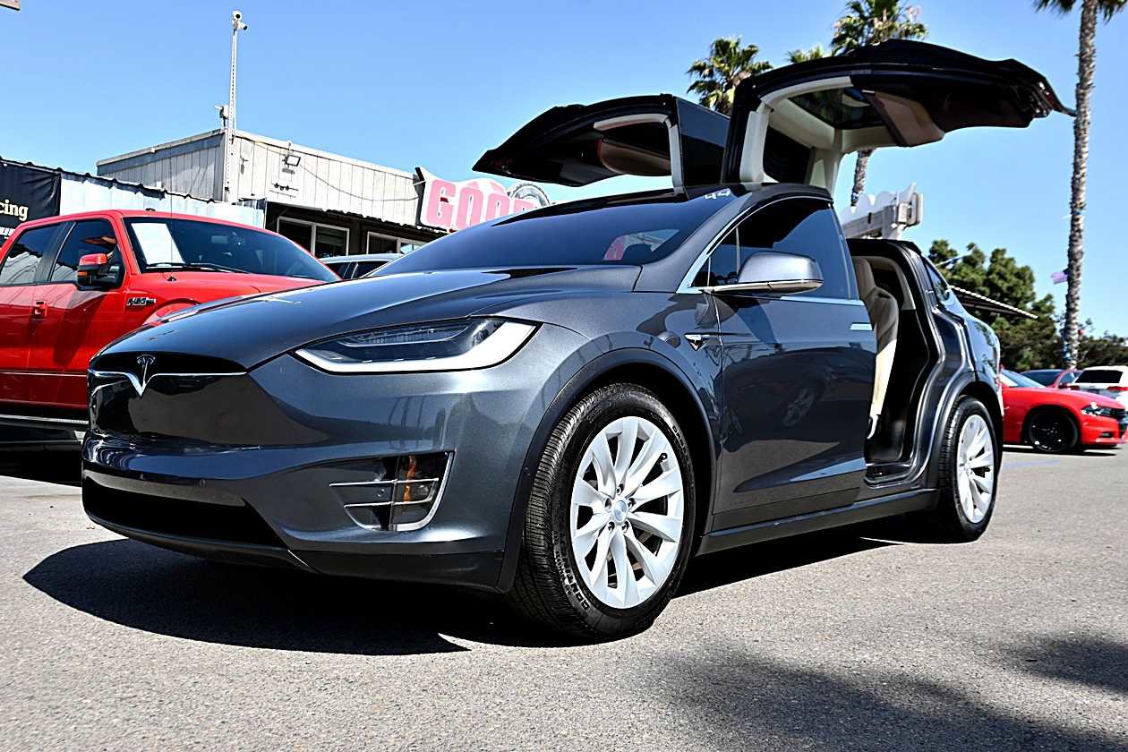 Used 2017 Tesla Model X 75D AWD/4WD image 1