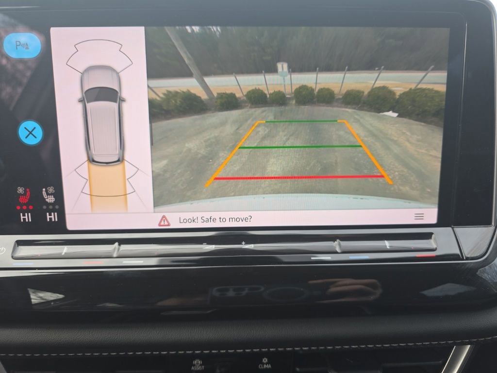 Used 2025 Volkswagen Atlas SE image 32