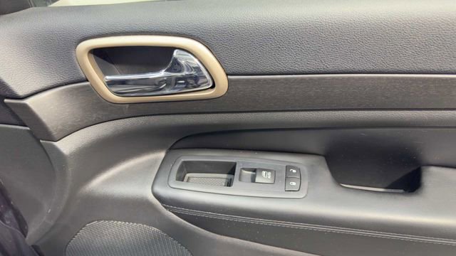 Used 2015 Jeep Grand Cherokee Laredo w/ Quick Order Package 23E RWD image 14