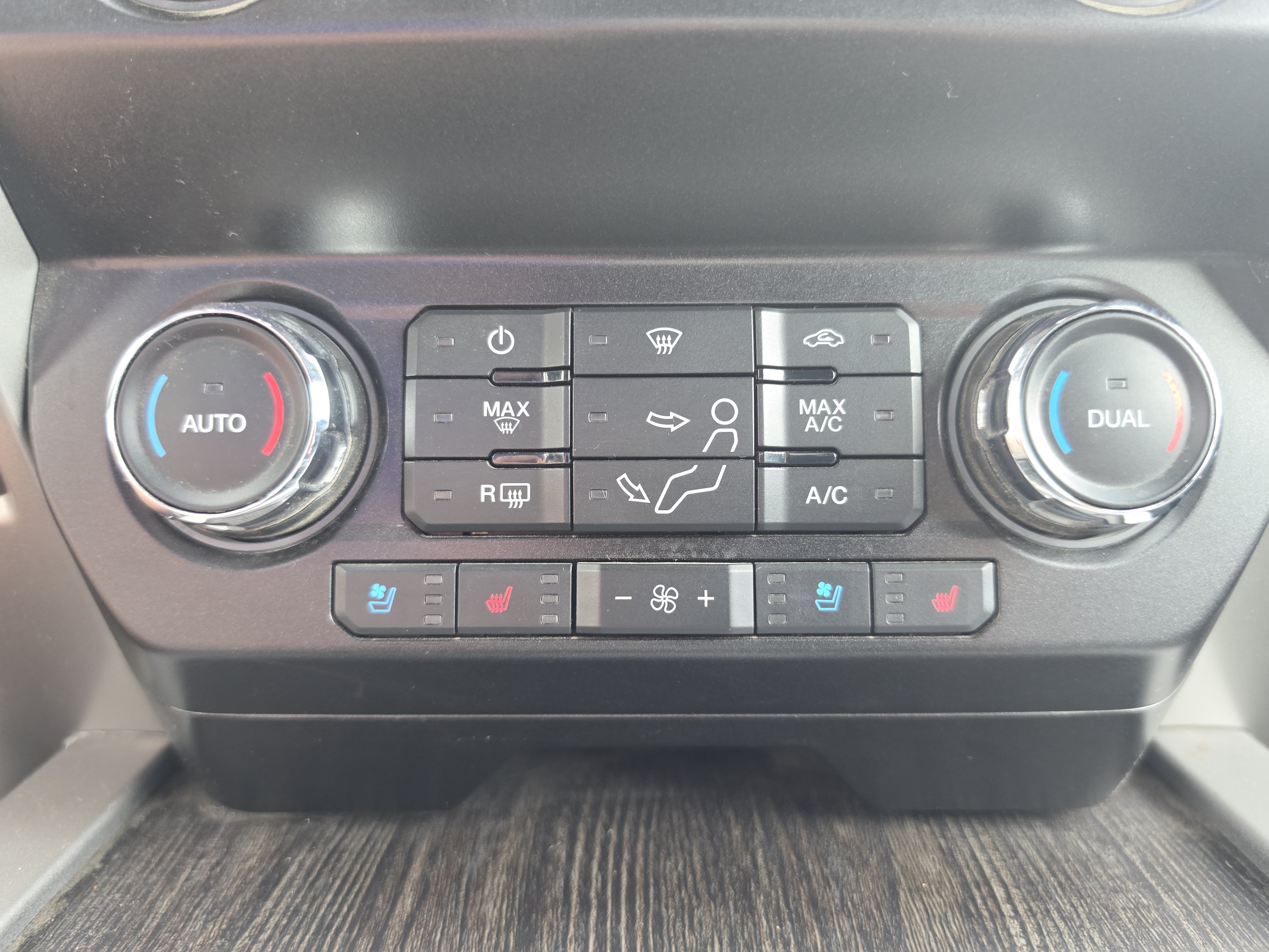 Used 2021 Ford F250 Lariat w/ Lariat Value Package AWD/4WD image 27