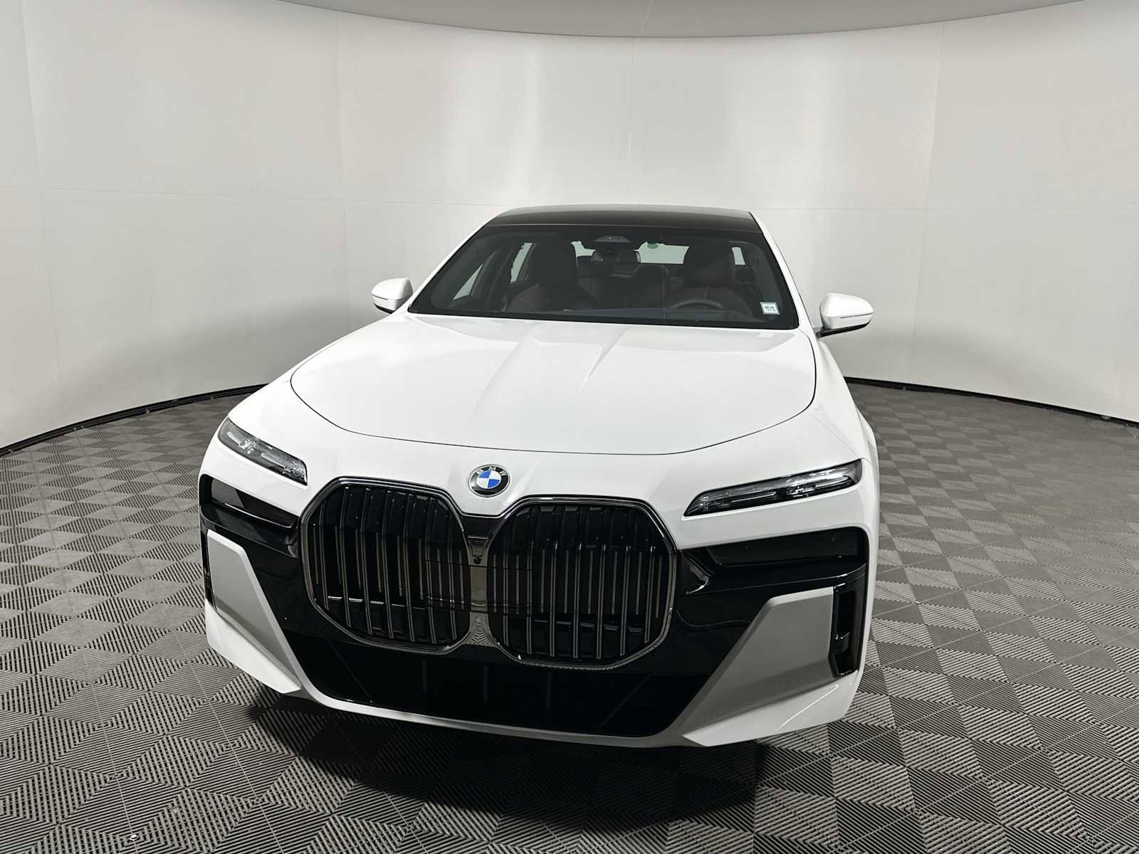 New 2026 BMW 740i xDrive w/ Executive Package image 7