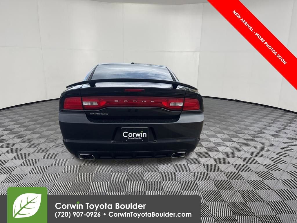 Used 2013 Dodge Charger SE RWD image 6
