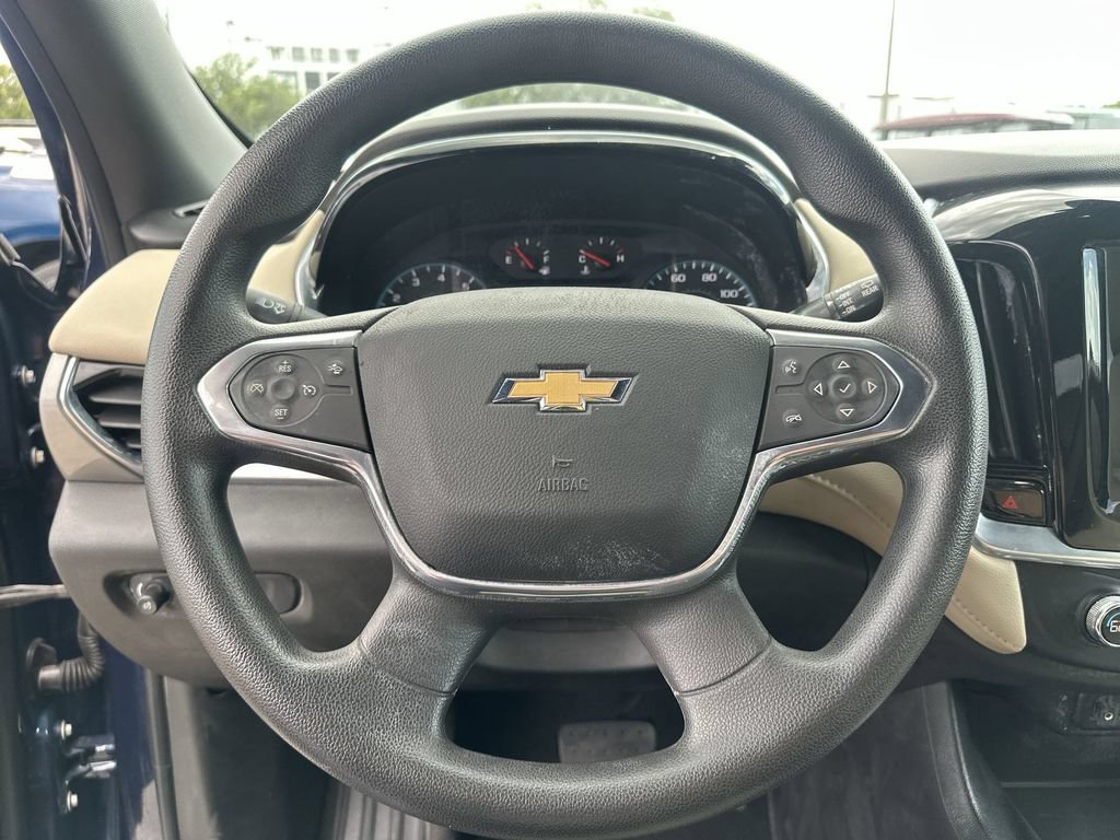 Used 2022 Chevrolet Traverse LS FWD image 11