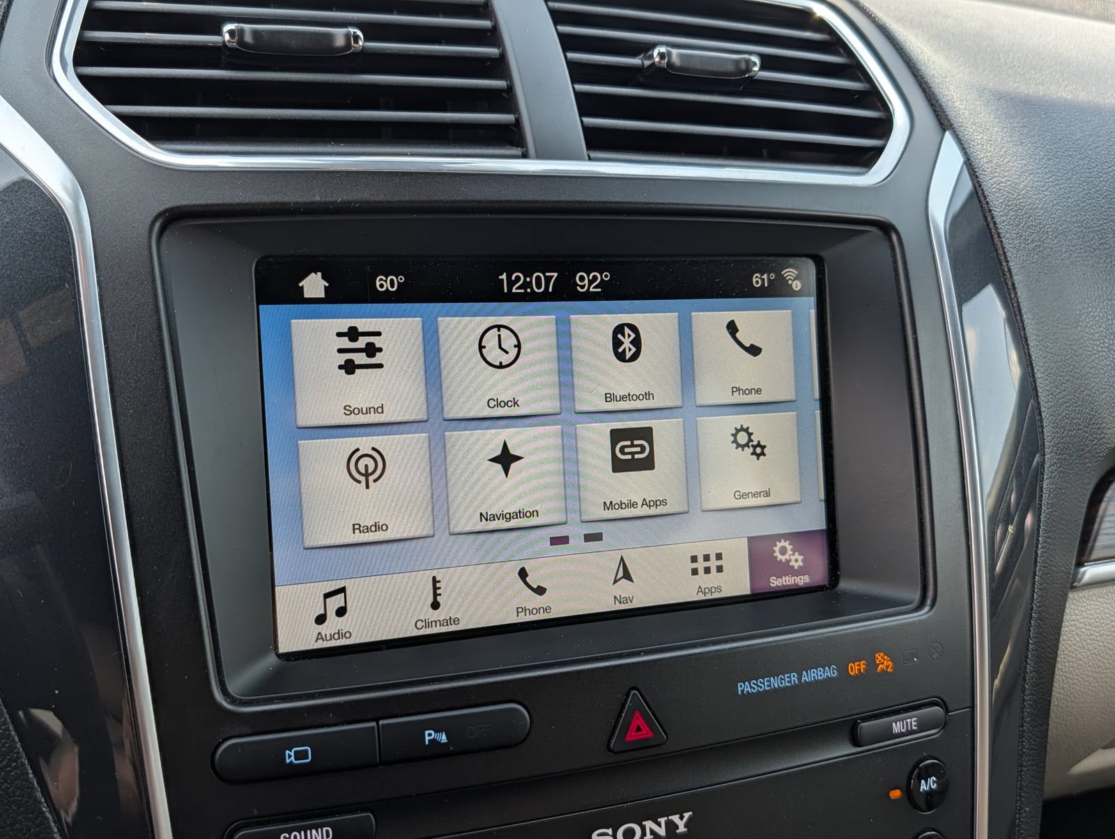 Used 2019 Ford Explorer Limited w/ Ford Safe & Smart Package FWD image 23