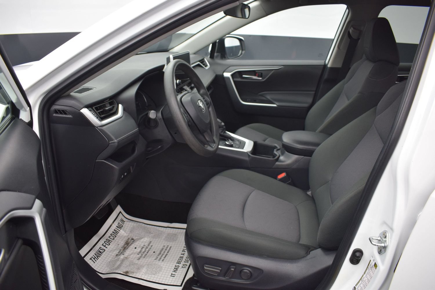Used 2025 Toyota RAV4 XLE AWD/4WD image 13