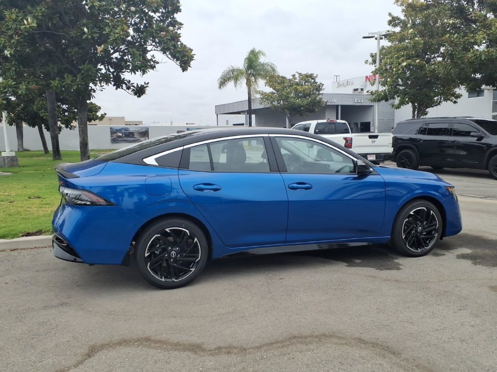 New 2026 Nissan Sentra SR w/ SR Premium Package FWD image 11