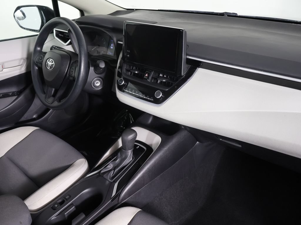 Used 2025 Toyota Corolla LE FWD image 24