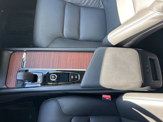 Certified 2025 Volvo V60 B5 Cross Country Plus image 26