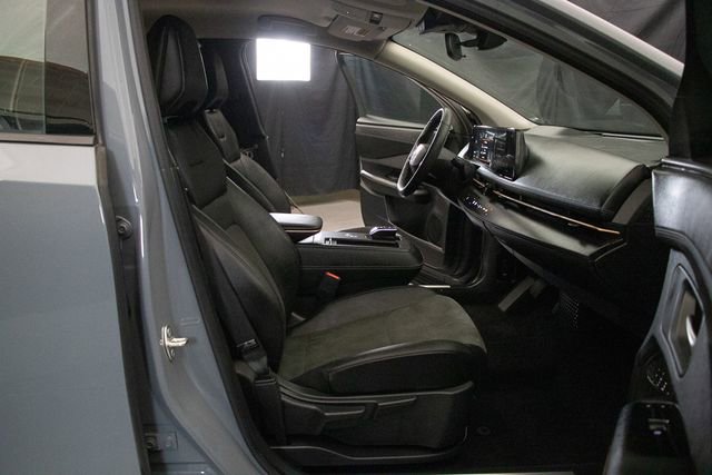 Used 2024 Nissan Ariya AWD image 16