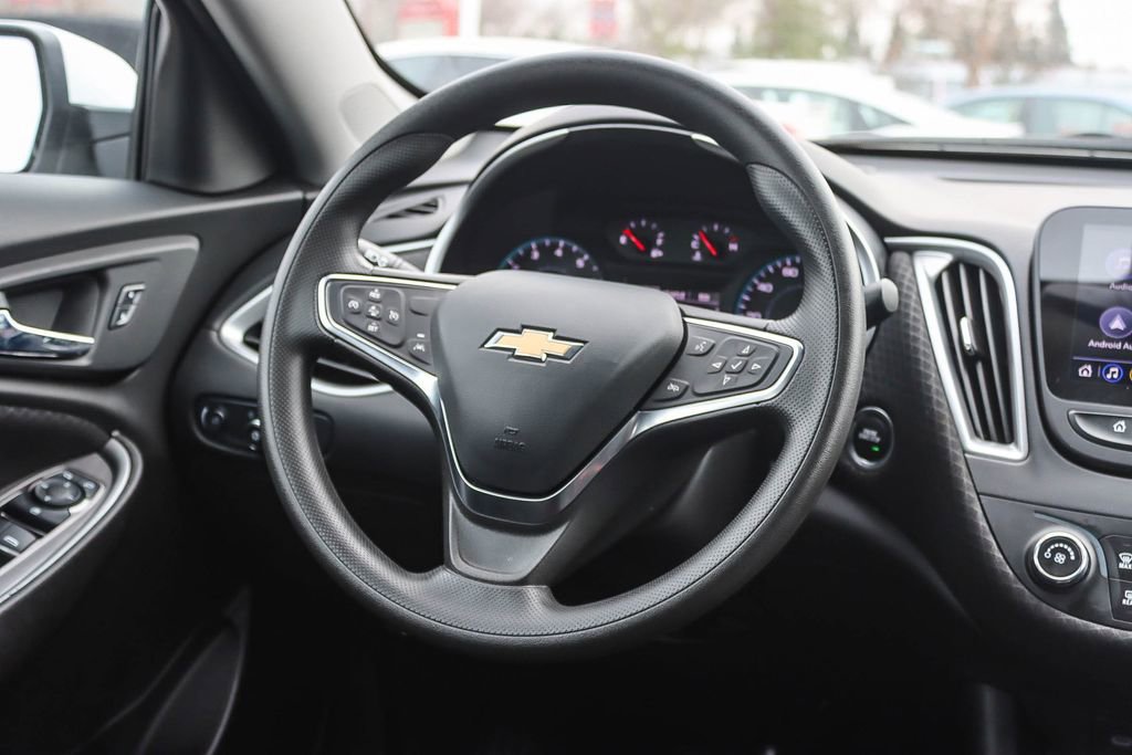 Used 2025 Chevrolet Malibu LS image 14