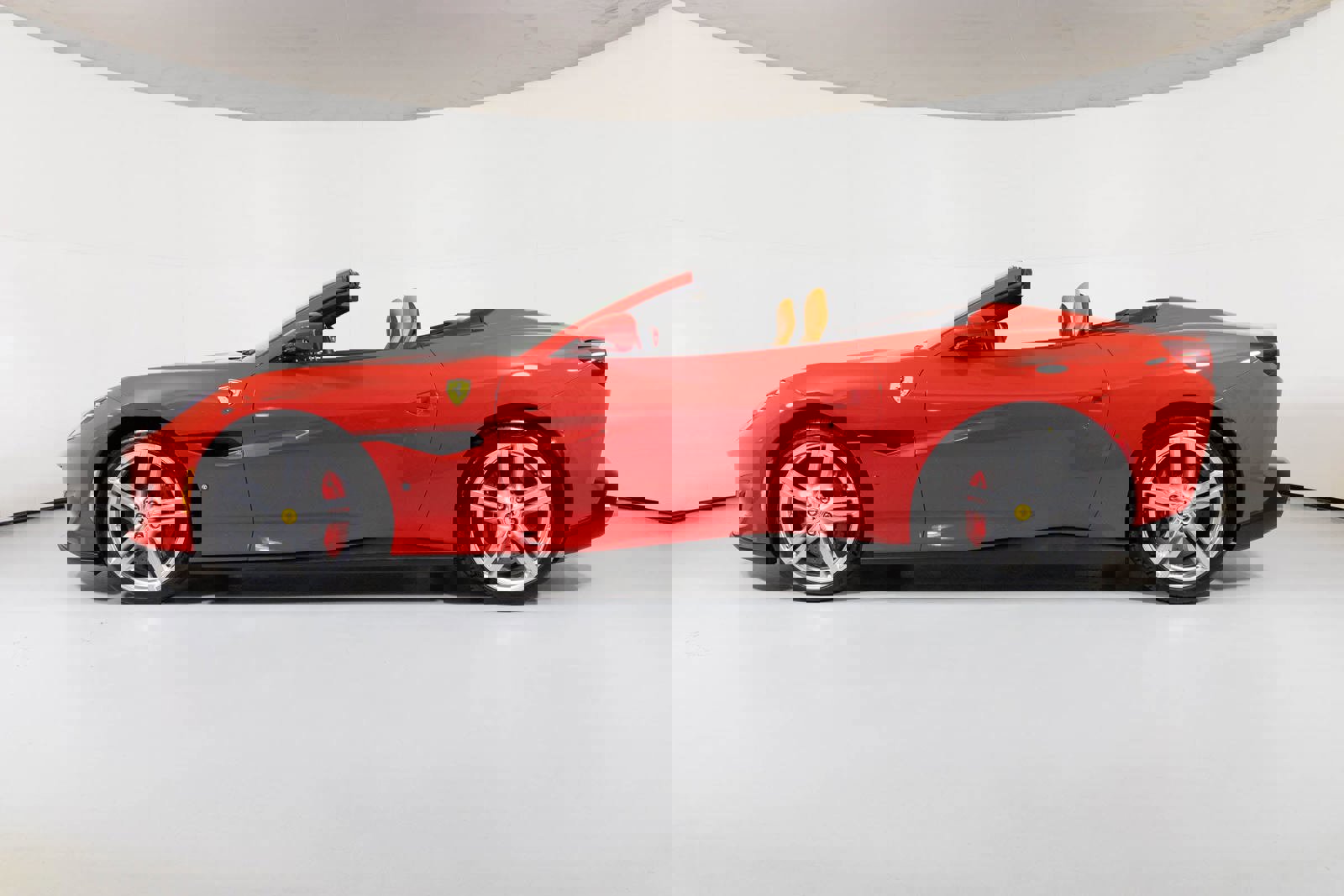 Used 2020 Ferrari Portofino image 3