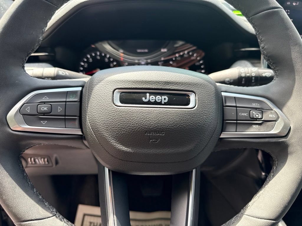 Used 2023 Jeep Compass Latitude w/ Convenience Group AWD/4WD image 25