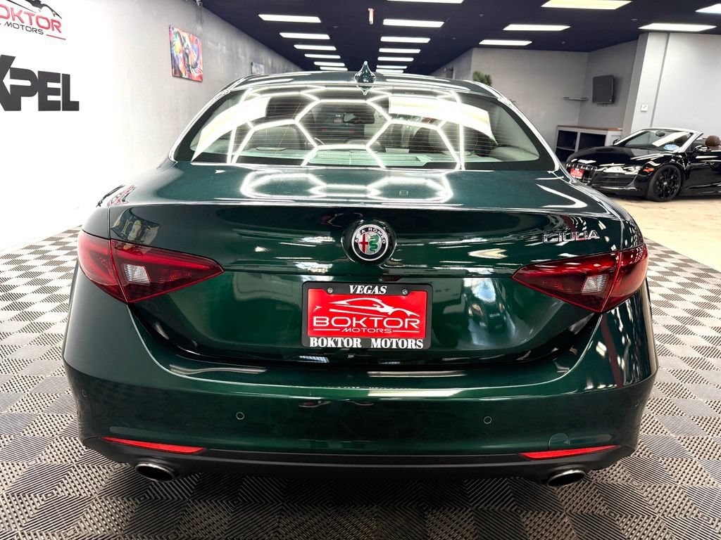 Used 2020 Alfa Romeo Giulia RWD image 12