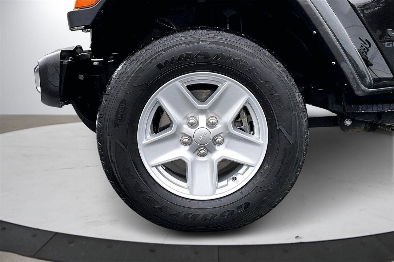 Certified 2022 Jeep Gladiator Sport image 31