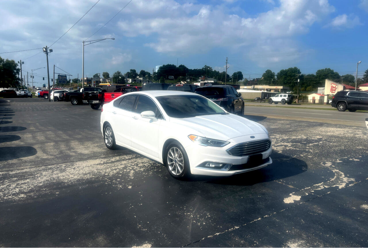 Used 2017 Ford Fusion SE image 3